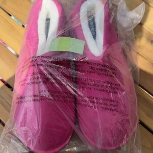 🔥Kensie Fuchsia Indoor Slippers Sz 6/7 New